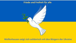 Friedenstaube mit Zweig auf den Farben der Ukrainischen Nationalflagge