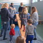 Das Zwergenturnen des SVW, in Kooperation mit dem Familienzentrum Weilmünster, fand heute zum ersten Mal in der Turnhalle der Grundschule Laubuseschbach statt.